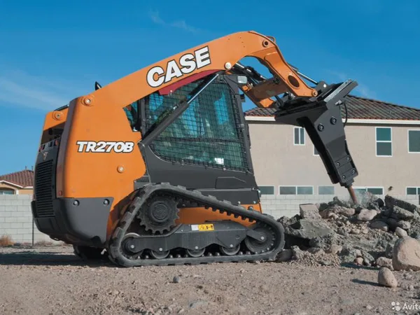 Гусеничный мини-погрузчик CASE TR270B
