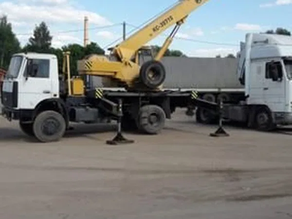 Автокран Ивановец КС-3575-2 на шасси МАЗ