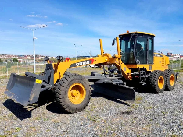 Автогрейдер XCMG GR180