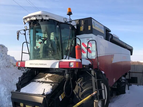 Зерноуборочный комбайн Ростсельмаш ACROS 550