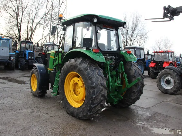 Трактор John Deere 6110B