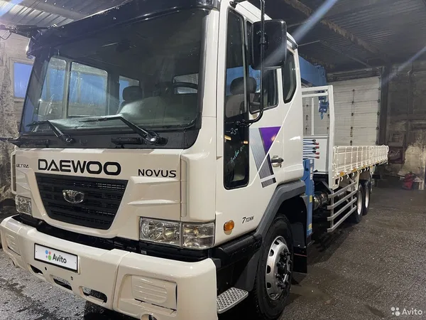 Бортовой грузовик с КМУ Daewoo Ultra Novus