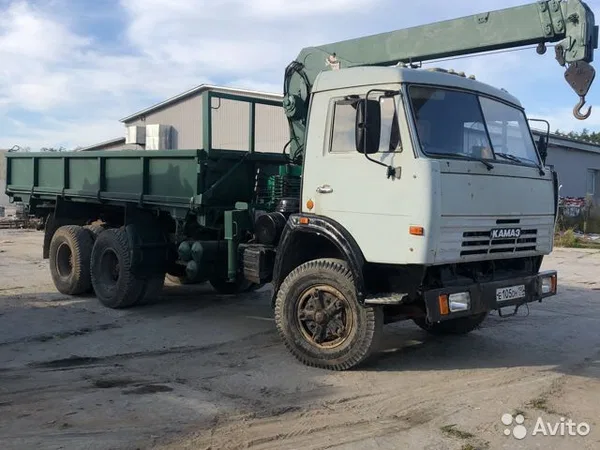 Бортовой грузовик с КМУ КамАЗ