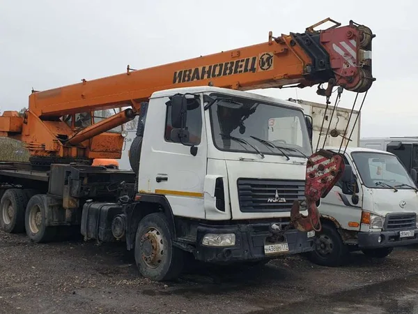 Автокран Ивановец КС-45717A-1 на шасси МАЗ