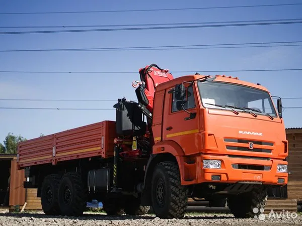 Бортовой грузовик с КМУ КамАЗ 43118 с КМУ Fassi 245.0.22