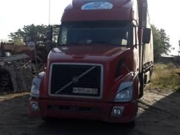 Седельный тягач Volvo VNL