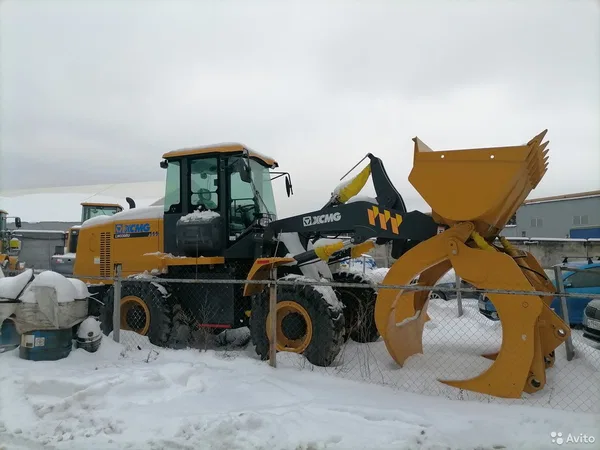 Фронтальный погрузчик XCMG LW330RU