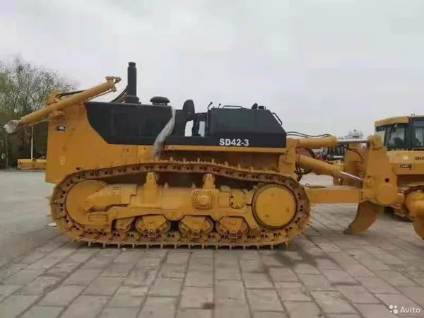 Гусеничный бульдозер Shantui SD42-3