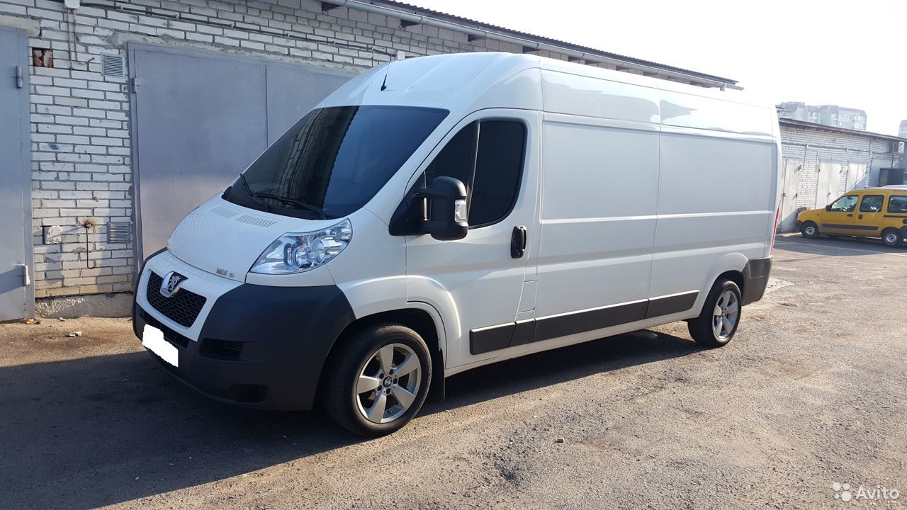 Цельнометаллический фургон Peugeot Boxer