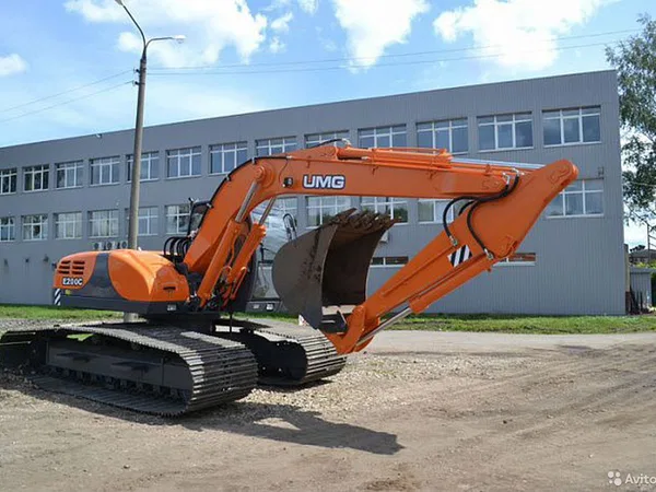 Гусеничный экскаватор UMG E220C