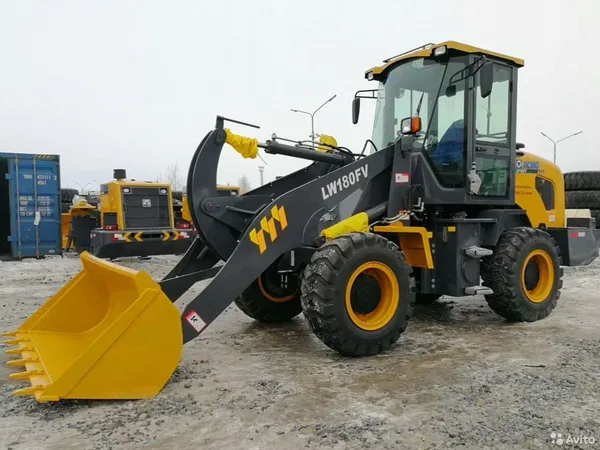 Фронтальный погрузчик XCMG LW180FV