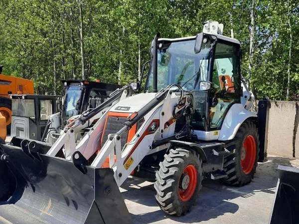 Экскаватор-погрузчик Bobcat B730