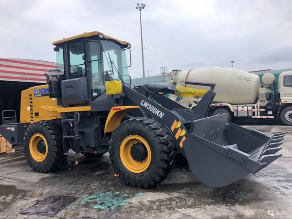 Фронтальный погрузчик XCMG LW300KN