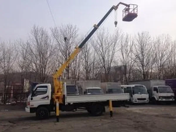 Бортовой грузовик с КМУ Hyundai HD78 (Mighty)