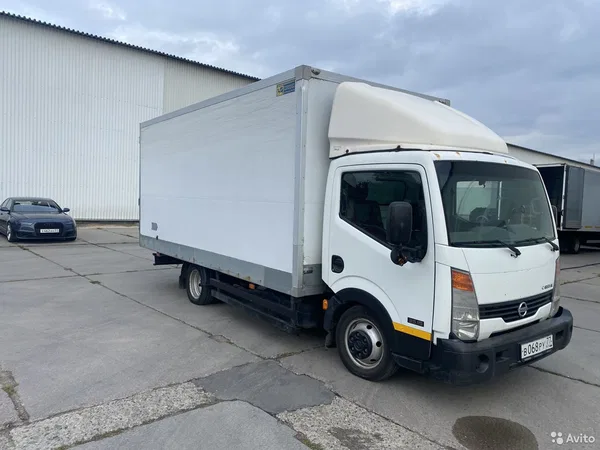 Промтоварный фургон Nissan Cabstar