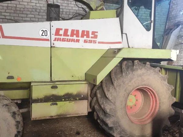 Кормоуборочный комбайн Claas Jaguar 695
