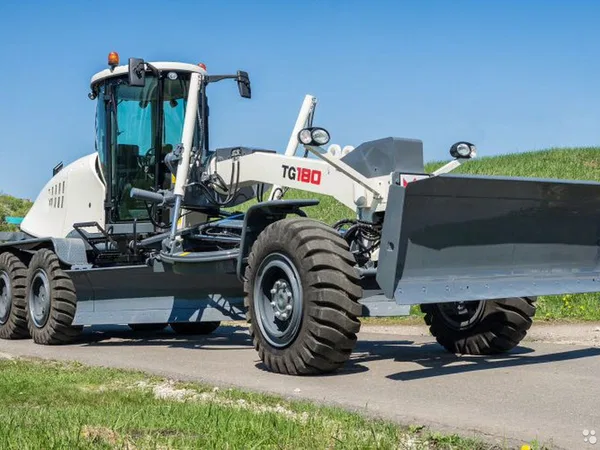 Автогрейдер UMG TG180