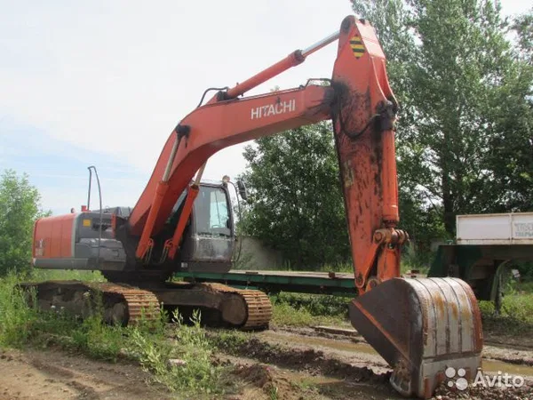 Гусеничный экскаватор Hitachi ZX240LC-3