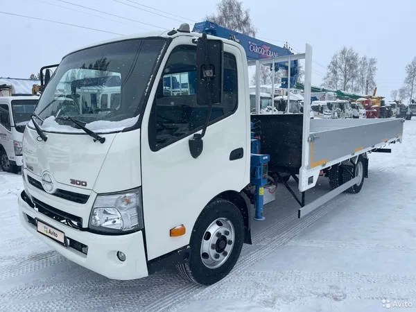 Бортовой грузовик с КМУ HINO 300 (Dutro)