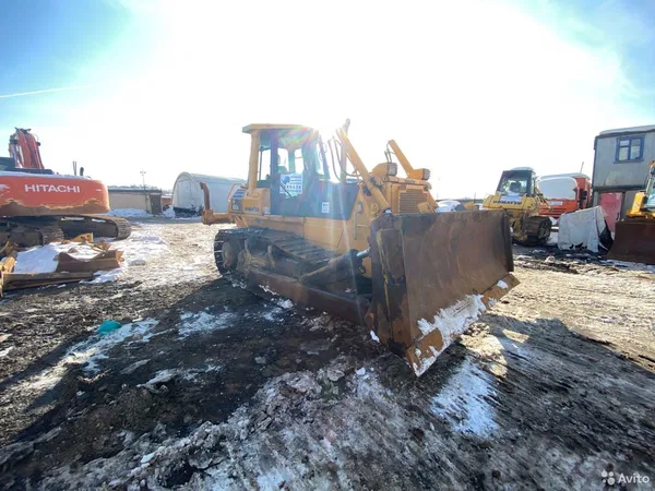 Гусеничный бульдозер Komatsu D65E-12