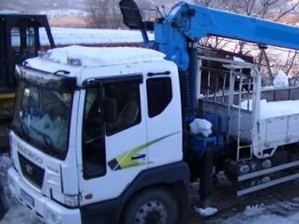 Бортовой грузовик с КМУ Daewoo Novus