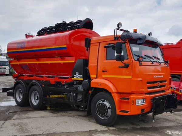 Комбинированная дорожная машина КО-823 на шасси КамАЗ 65115