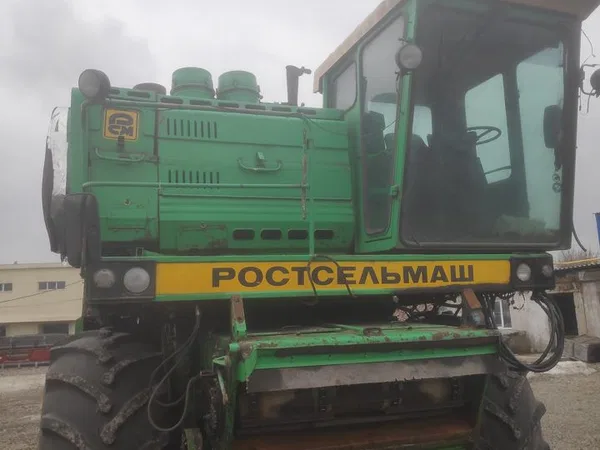 Зерноуборочный комбайн Ростсельмаш ДОН 1500Б