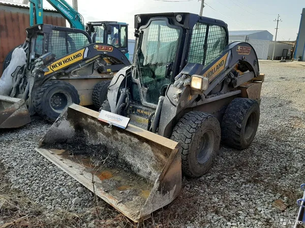 Мини-погрузчик New Holland L325
