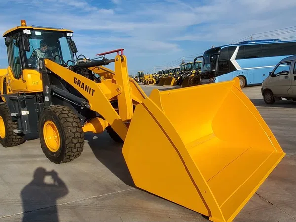 Фронтальный погрузчик Granit 930