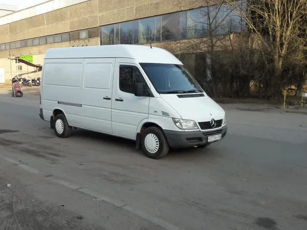 Цельнометаллический фургон Mercedes-Benz Sprinter