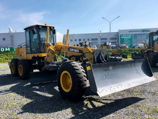 Автогрейдер XCMG GR180