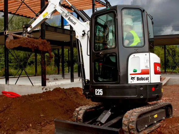 Мини-экскаватор Bobcat E25