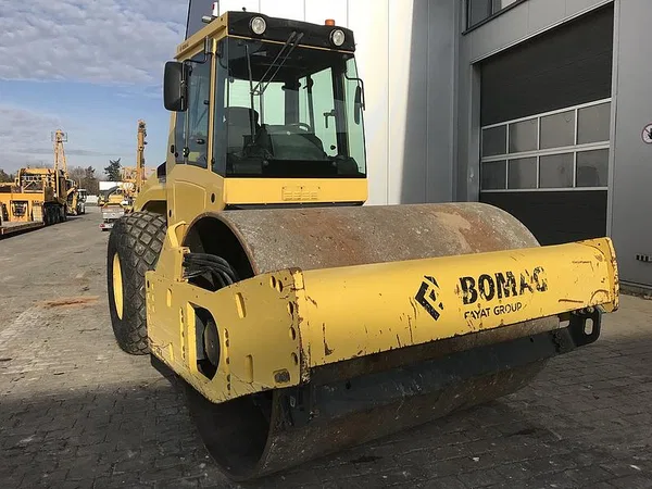 Грунтовый каток Bomag BW213 D-4