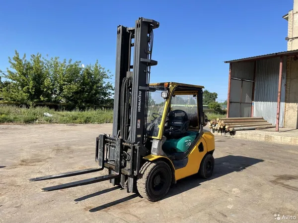Вилочный погрузчик Komatsu FG30T-16