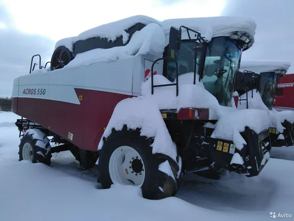 Зерноуборочный комбайн Ростсельмаш ACROS 550