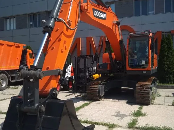 Гусеничный экскаватор Doosan DX 225NLCA