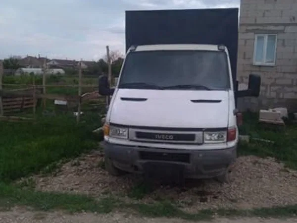 Тентованный автомобиль Iveco Daily