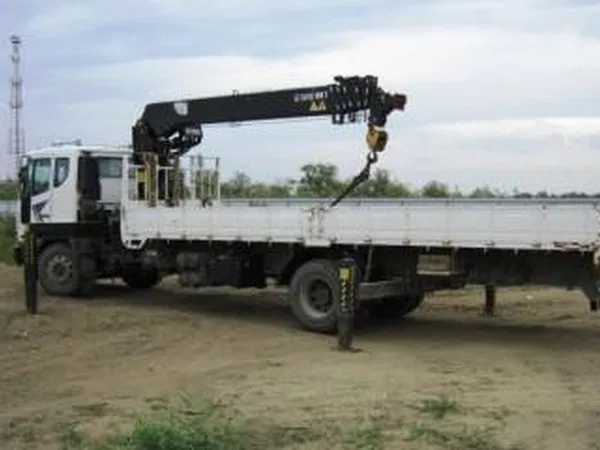 Бортовой грузовик с КМУ Daewoo Novus
