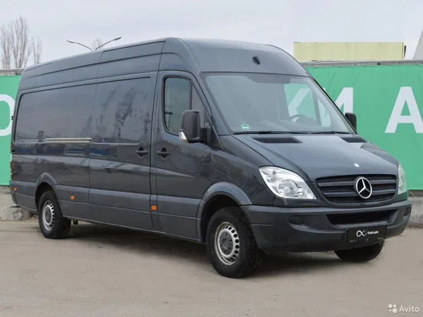Цельнометаллический фургон Mercedes-Benz Sprinter