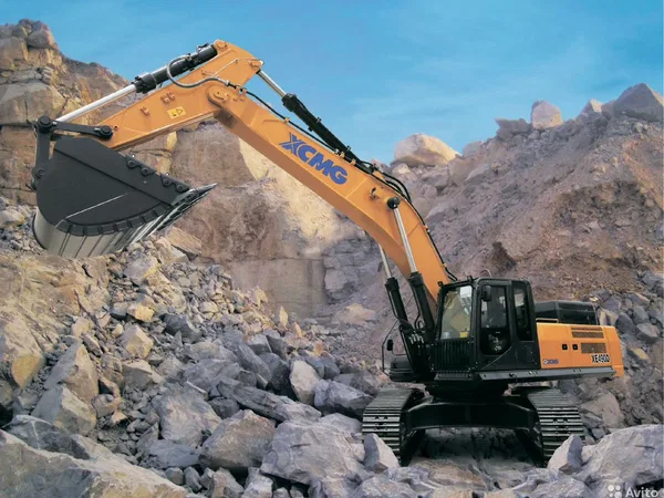 Гусеничный экскаватор XCMG XE490D