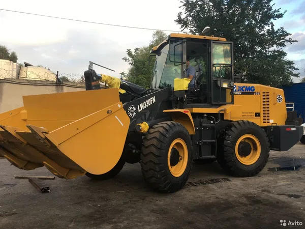Фронтальный погрузчик XCMG LW330FN