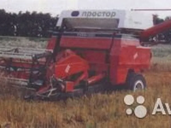 Зерноуборочный комбайн Тульский комбайновый завод ПН-100 "Простор"