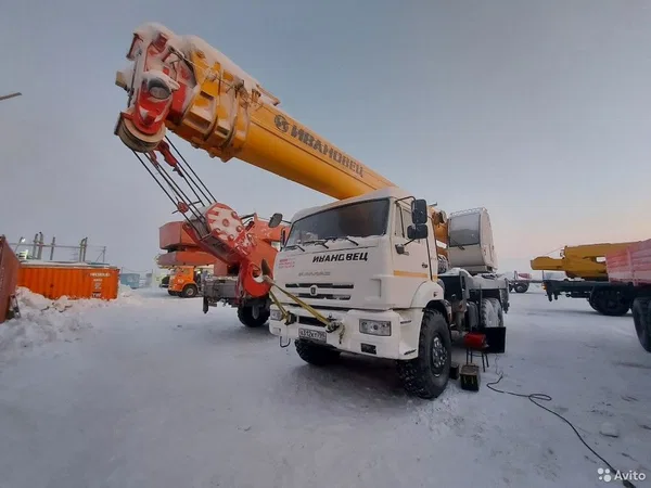 Автокран Ивановец КС-45717 на шасси КамАЗ