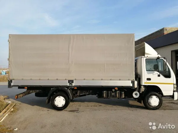 Тентованный автомобиль Isuzu NOR 75