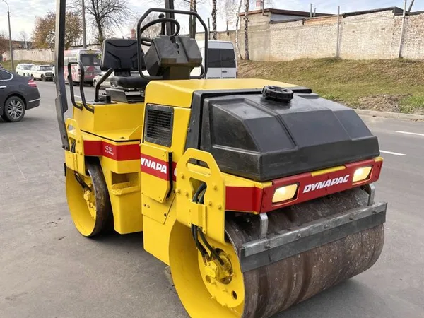 Тротуарный каток Dynapac CC122
