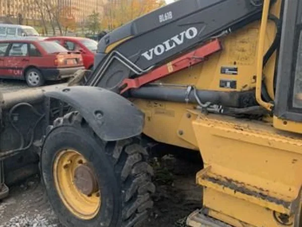 Экскаватор-погрузчик Volvo BL71