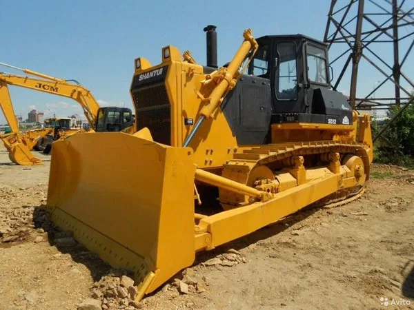 Гусеничный бульдозер Shantui SD32