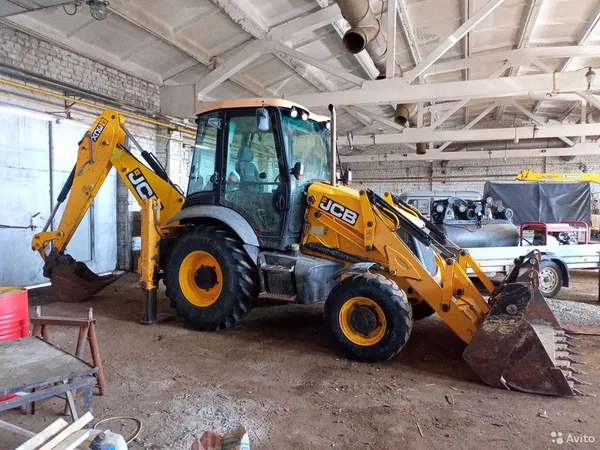 Экскаватор-погрузчик JCB 3CX4T