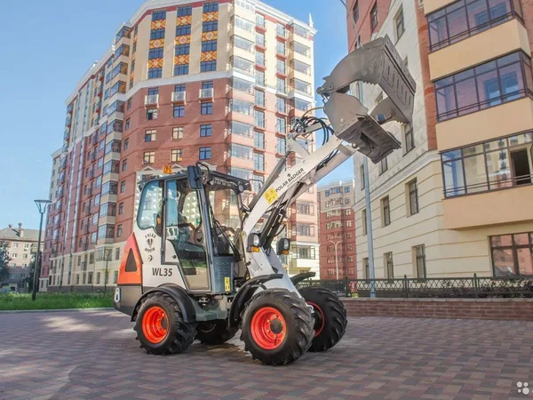 Мини-погрузчик Polar Badger WL35