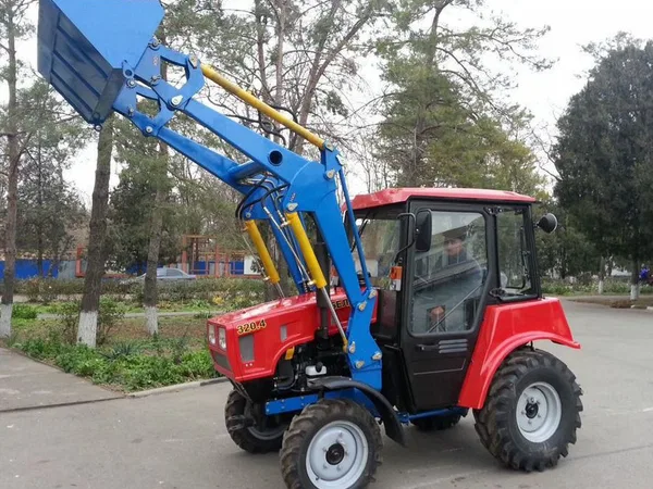 Навесной погрузчик (КУН) на МТЗ Беларус 320